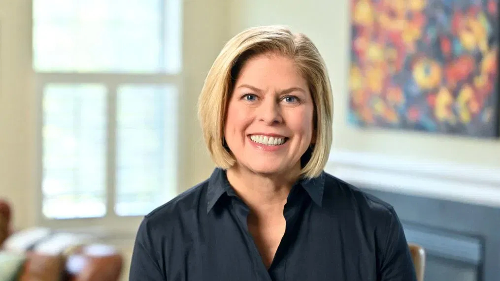 Laura Neuman Headshot